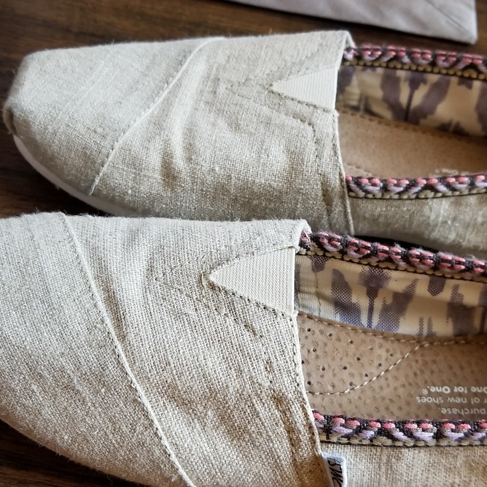 TOMS - Picture 5 of 7